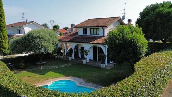 casa indipendente in vendita a Pozzo d'Adda in zona Bettola