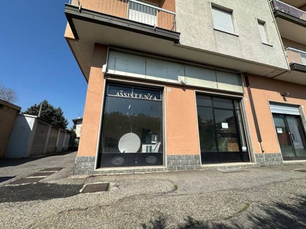 negozio in vendita a Pozzo d'Adda in zona Bettola