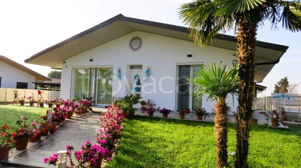 casa indipendente in vendita a Pozzo d'Adda in zona Bettola