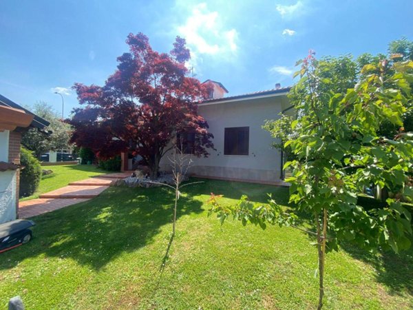 casa indipendente in vendita a Pozzo d'Adda in zona Bettola