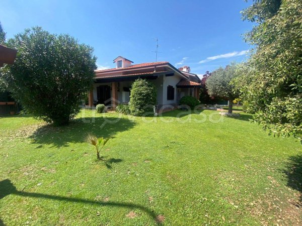 casa indipendente in vendita a Pozzo d'Adda in zona Bettola