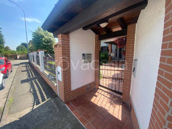 casa indipendente in vendita a Pozzo d'Adda in zona Bettola