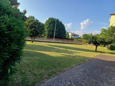 negozio in vendita a Pozzo d'Adda in zona Bettola