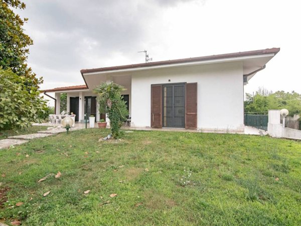 casa indipendente in vendita a Pozzo d'Adda in zona Bettola