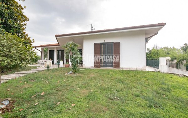 casa indipendente in vendita a Pozzo d'Adda in zona Bettola