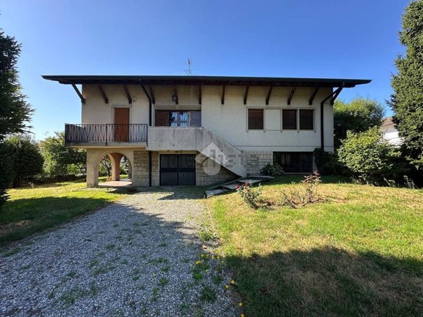 casa indipendente in vendita a Pozzo d'Adda in zona Bettola
