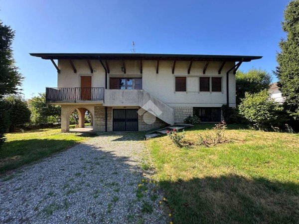 casa indipendente in vendita a Pozzo d'Adda in zona Bettola