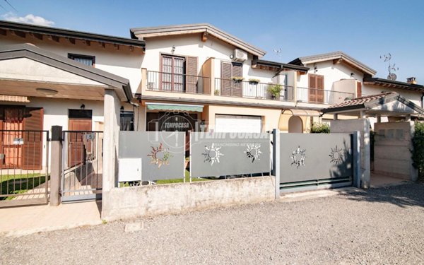casa indipendente in vendita a Pozzo d'Adda in zona Bettola