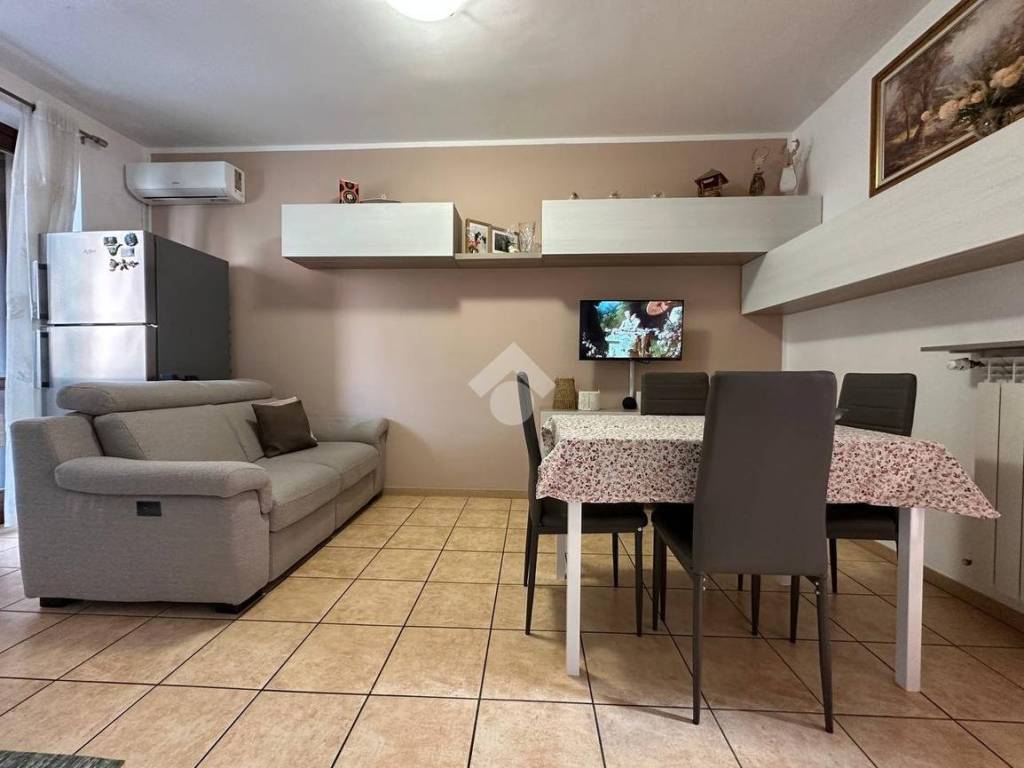 appartamento in vendita a Pozzo d'Adda in zona Bettola