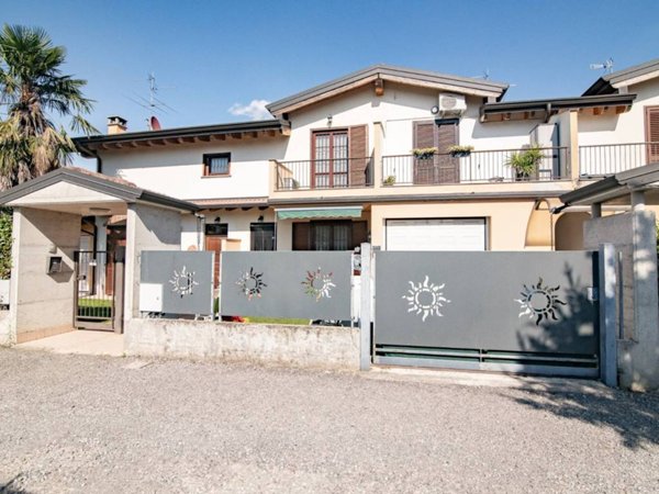 casa indipendente in vendita a Pozzo d'Adda in zona Bettola