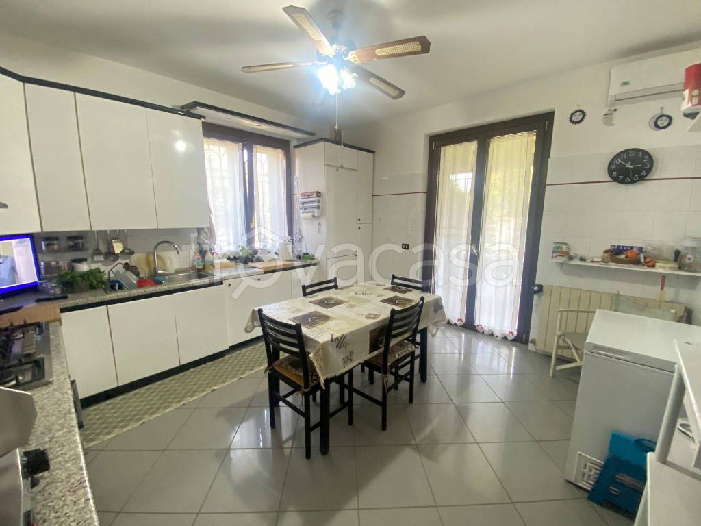 casa indipendente in vendita a Pozzo d'Adda in zona Bettola