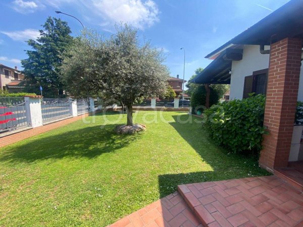 casa indipendente in vendita a Pozzo d'Adda in zona Bettola