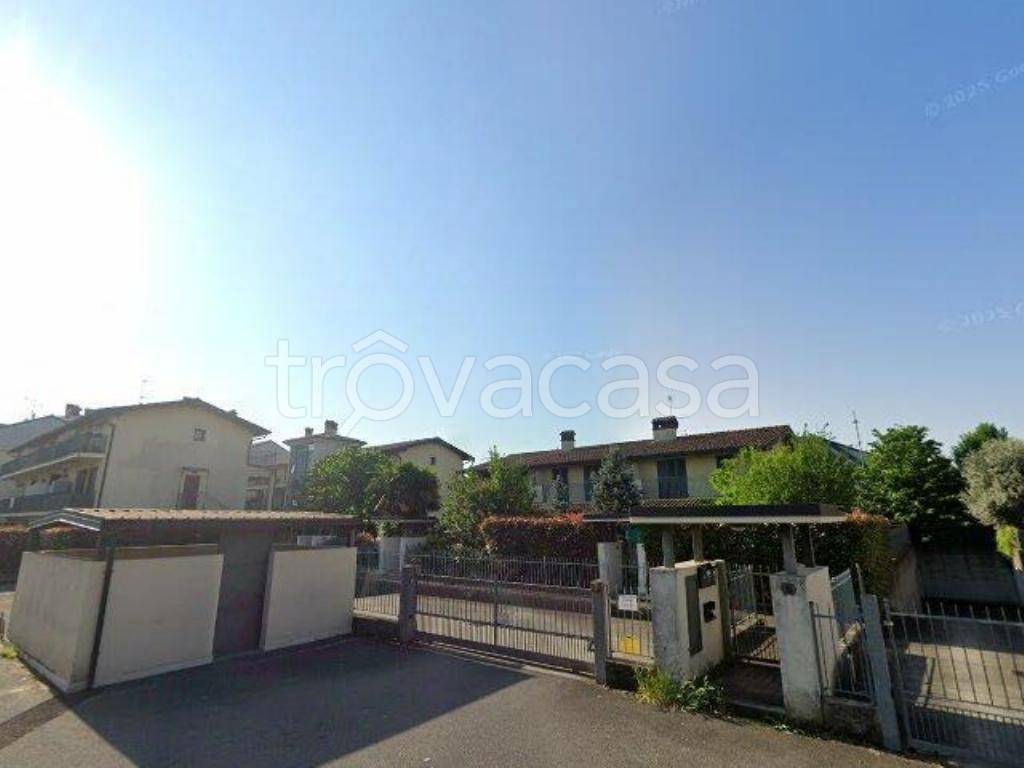 locale commerciale in vendita a Pozzo d'Adda