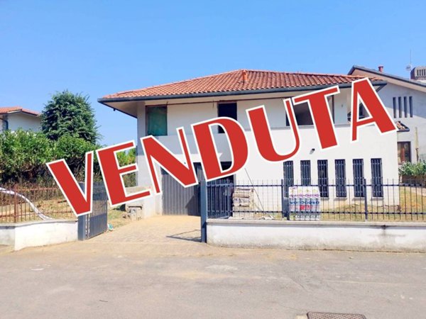 casa indipendente in vendita a Pozzo d'Adda in zona Bettola