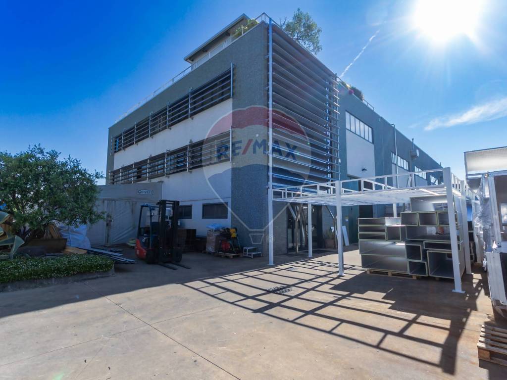 locale commerciale in vendita a Pozzo d'Adda