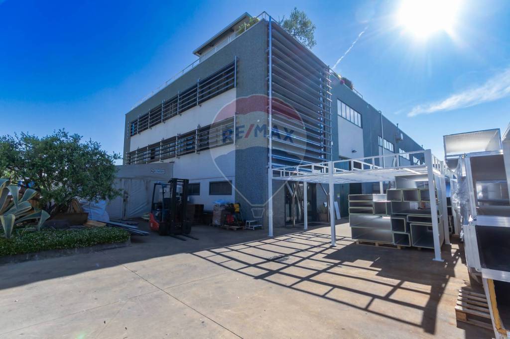 locale commerciale in vendita a Pozzo d'Adda