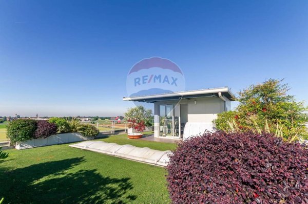 locale commerciale in vendita a Pozzo d'Adda