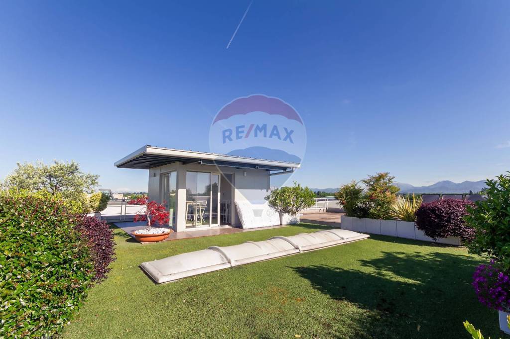 locale commerciale in vendita a Pozzo d'Adda