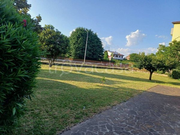 negozio in vendita a Pozzo d'Adda in zona Bettola