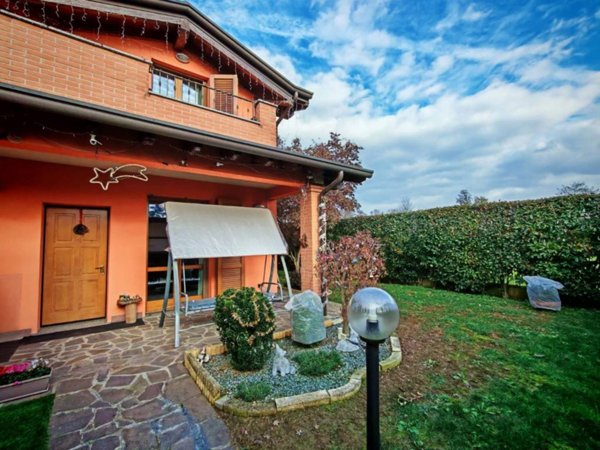 casa indipendente in vendita a Pozzo d'Adda in zona Bettola