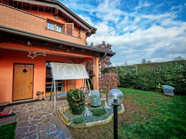 casa indipendente in vendita a Pozzo d'Adda in zona Bettola