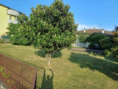 negozio in vendita a Pozzo d'Adda in zona Bettola