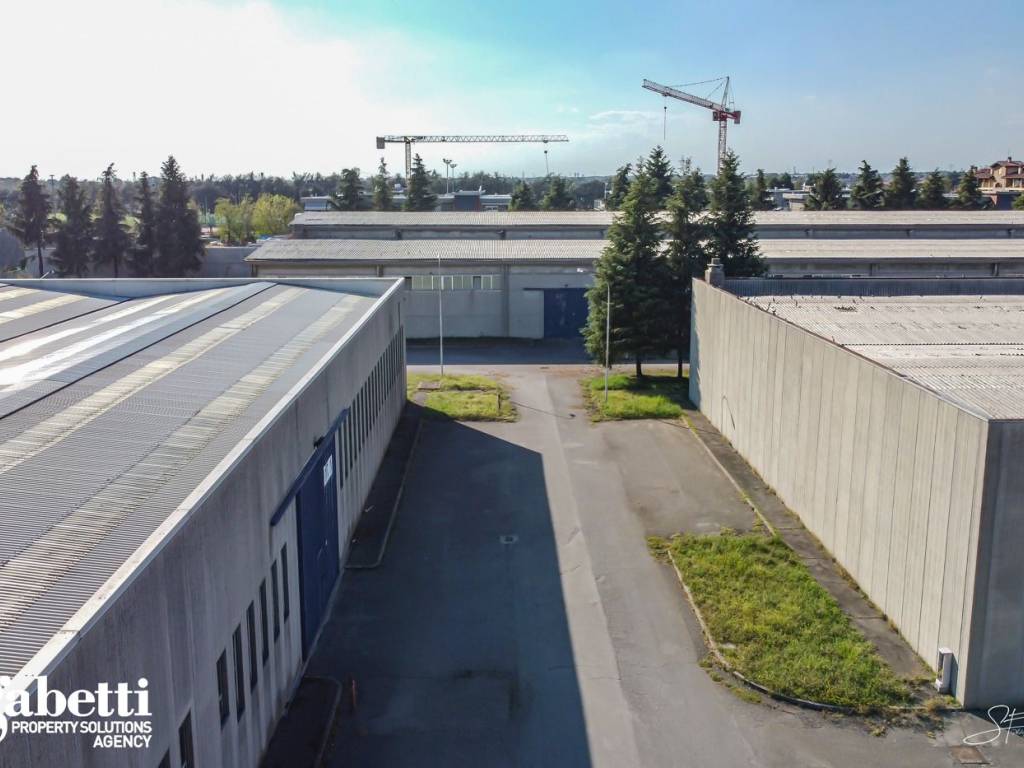 locale commerciale in vendita a Pozzo d'Adda