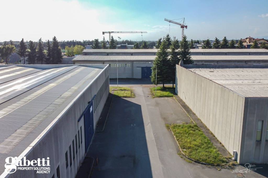 locale commerciale in vendita a Pozzo d'Adda