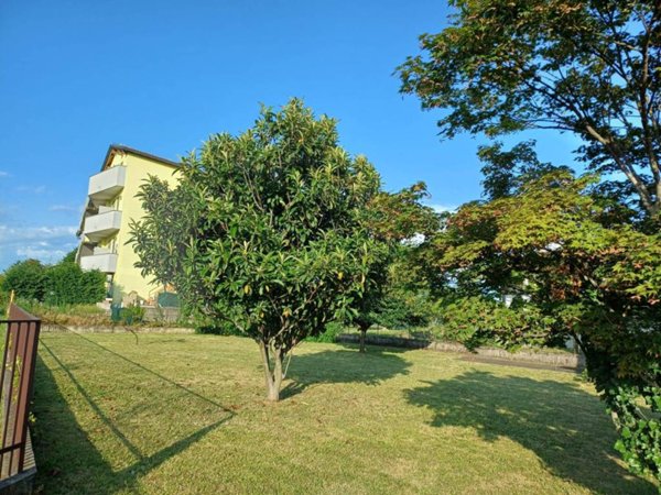 negozio in vendita a Pozzo d'Adda in zona Bettola