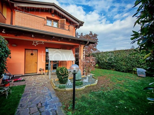 casa indipendente in vendita a Pozzo d'Adda in zona Bettola