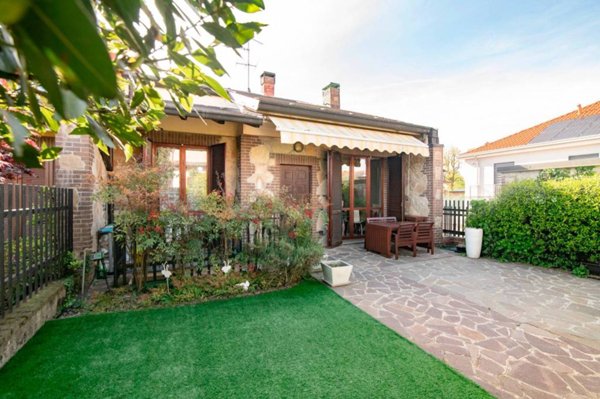 casa indipendente in vendita a Pozzo d'Adda in zona Bettola