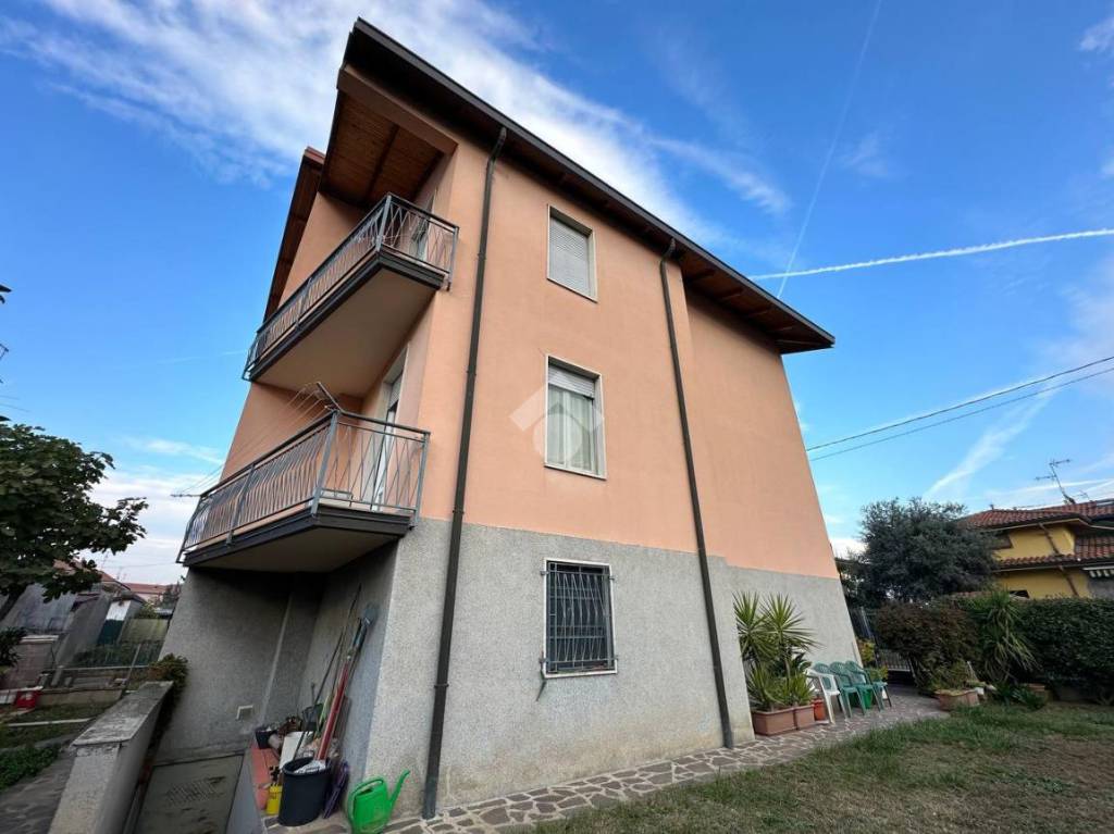 casa indipendente in vendita a Pozzo d'Adda in zona Bettola