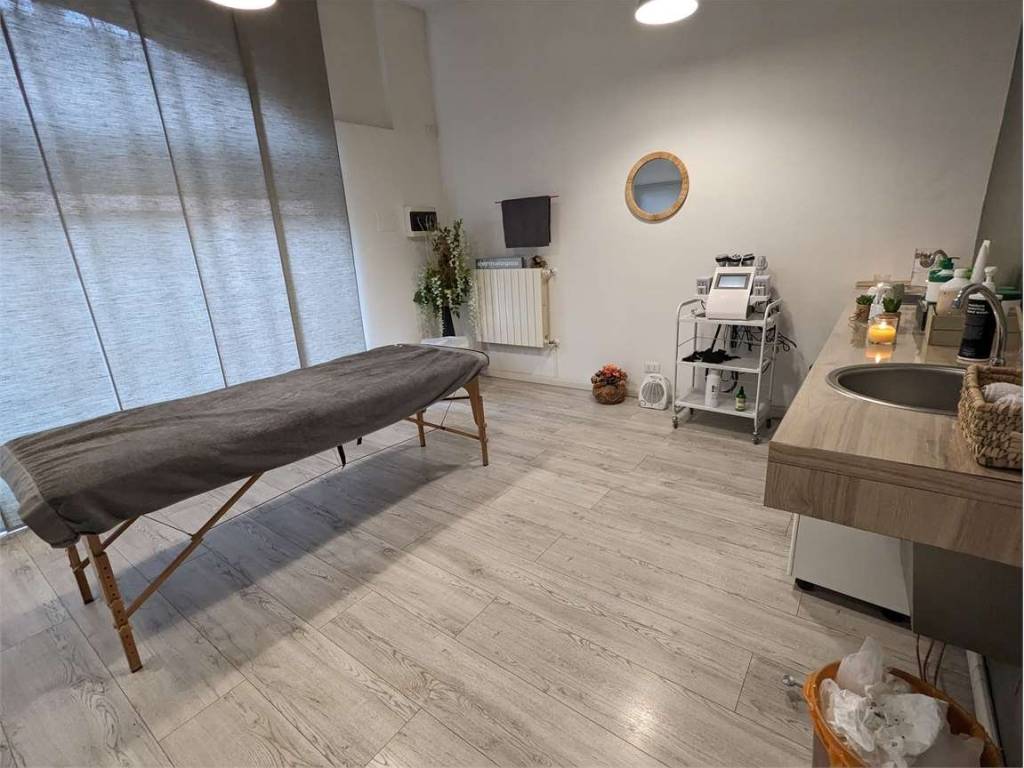 negozio in vendita a Pozzo d'Adda in zona Bettola