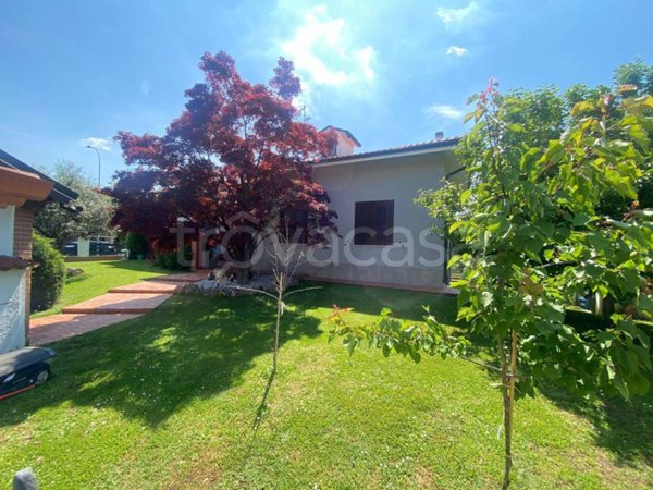 casa indipendente in vendita a Pozzo d'Adda in zona Bettola