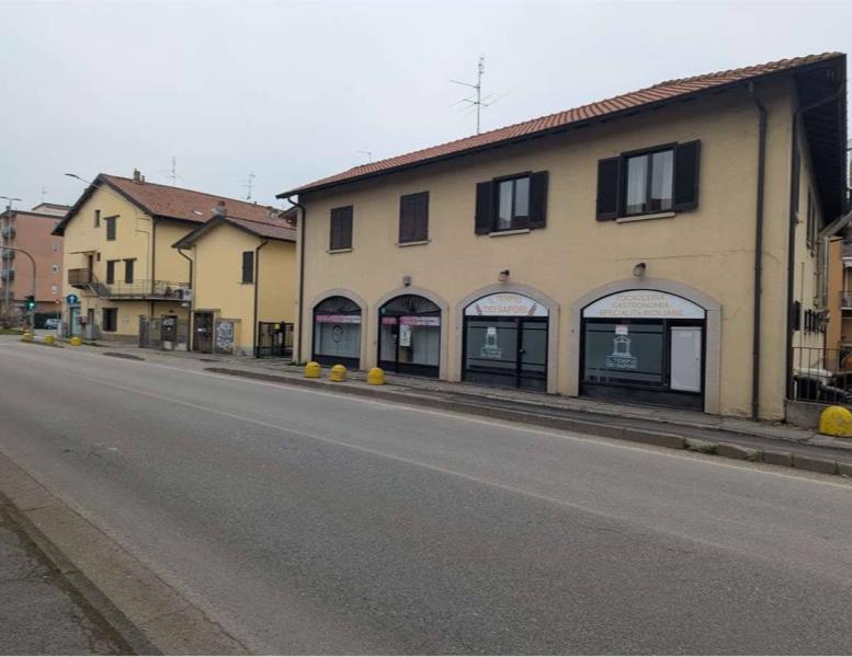 negozio in vendita a Pozzo d'Adda in zona Bettola