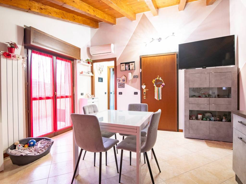 appartamento in vendita a Pozzo d'Adda in zona Bettola