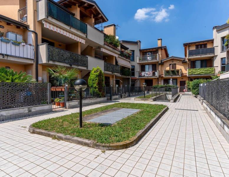 appartamento in vendita a Pozzo d'Adda in zona Bettola
