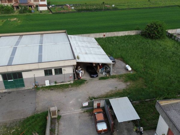locale commerciale in vendita a Pozzo d'Adda