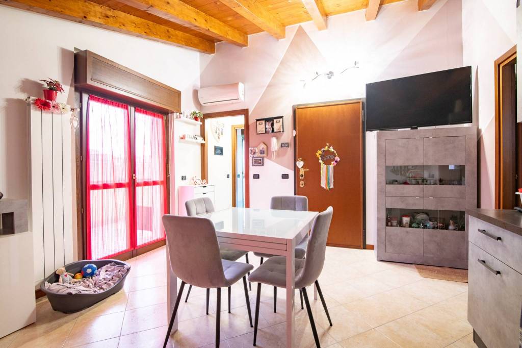 appartamento in vendita a Pozzo d'Adda in zona Bettola