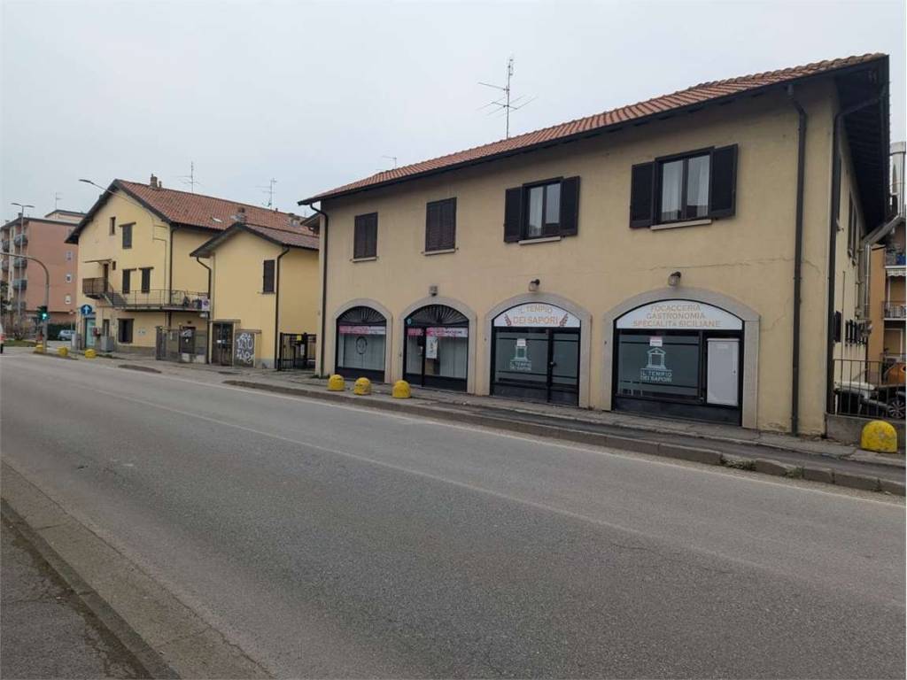 negozio in vendita a Pozzo d'Adda in zona Bettola
