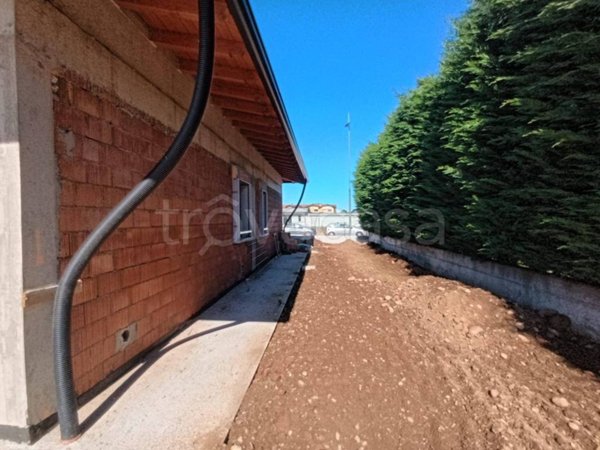 casa indipendente in vendita a Pozzo d'Adda in zona Bettola