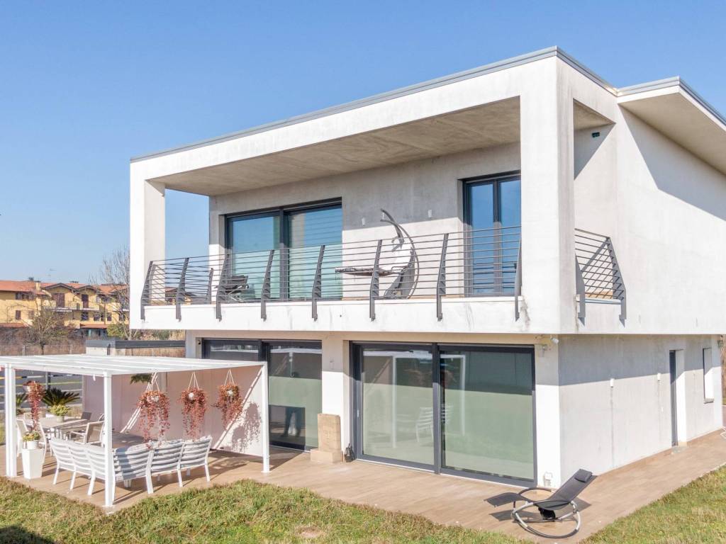 casa indipendente in vendita a Pozzo d'Adda in zona Bettola
