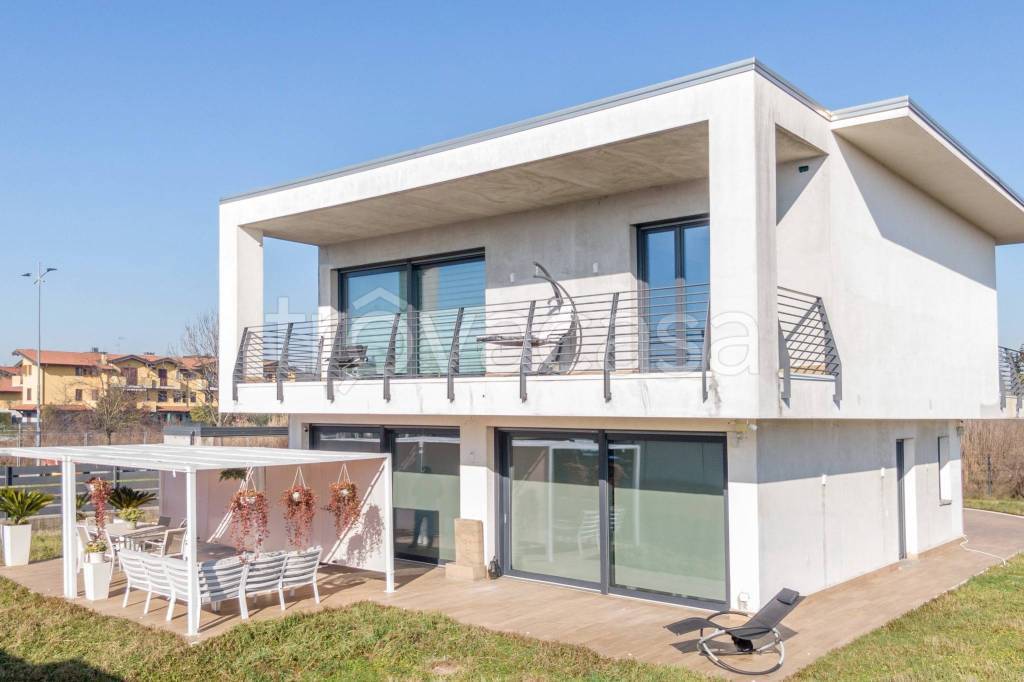 casa indipendente in vendita a Pozzo d'Adda in zona Bettola