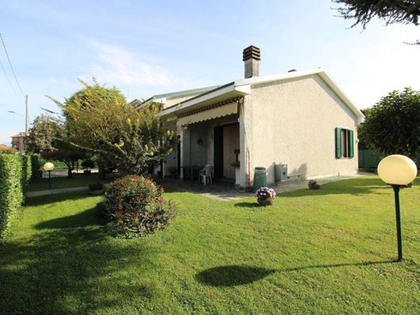casa indipendente in vendita a Pozzo d'Adda in zona Bettola