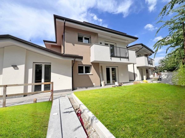 casa indipendente in vendita a Pozzuolo Martesana in zona Trecella