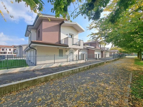 appartamento in vendita a Pozzuolo Martesana in zona Trecella