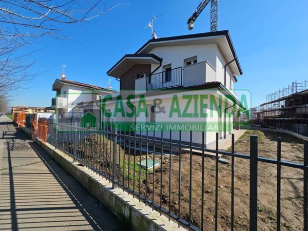 appartamento in vendita a Pozzuolo Martesana in zona Trecella