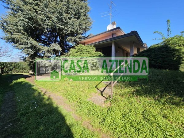 casa indipendente in vendita a Pozzuolo Martesana in zona Trecella