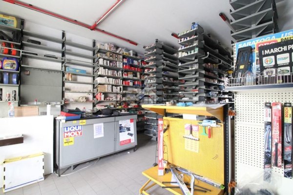 negozio in vendita a Pozzuolo Martesana