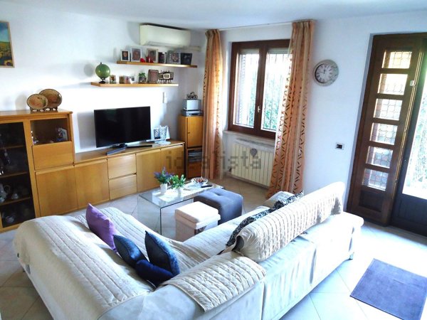 casa indipendente in vendita a Pozzuolo Martesana in zona Trecella